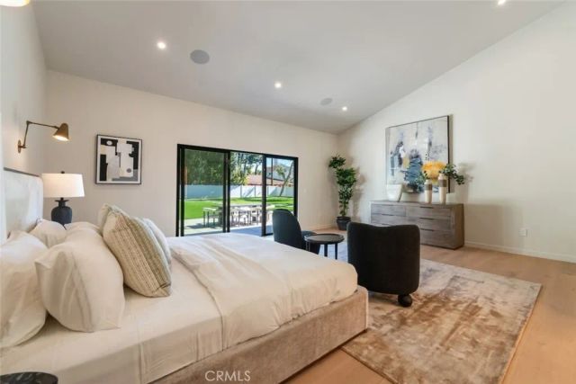 8960 Oak Park Avenue, Sherwood Forest, CA 91325