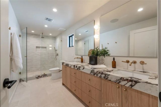 8960 Oak Park Avenue, Sherwood Forest, CA 91325