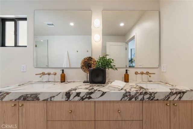 8960 Oak Park Avenue, Sherwood Forest, CA 91325