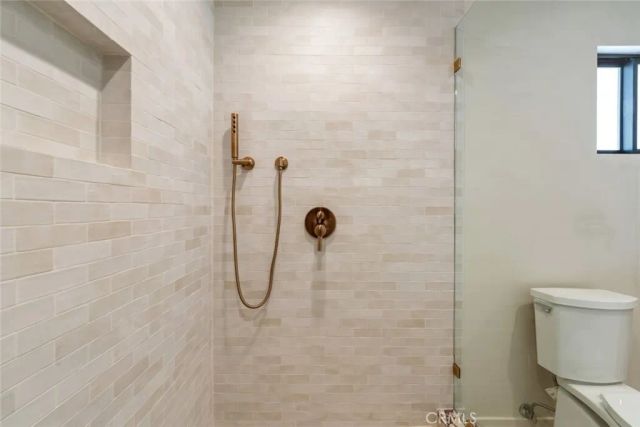 8960 Oak Park Avenue, Sherwood Forest, CA 91325