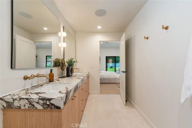 8960 Oak Park Avenue, Sherwood Forest, CA 91325