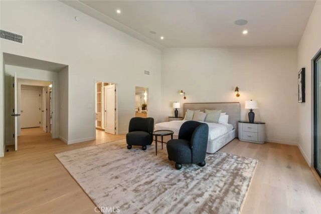 8960 Oak Park Avenue, Sherwood Forest, CA 91325