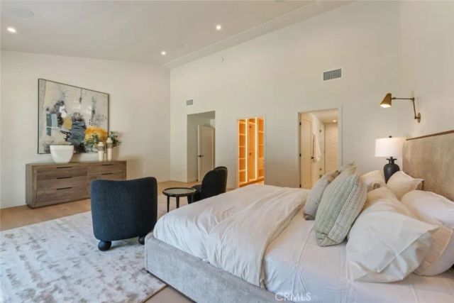 8960 Oak Park Avenue, Sherwood Forest, CA 91325