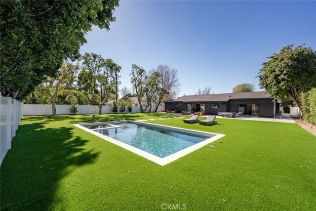 8960 Oak Park Avenue, Sherwood Forest, CA 91325