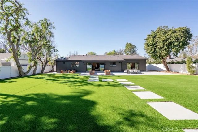 8960 Oak Park Avenue, Sherwood Forest, CA 91325