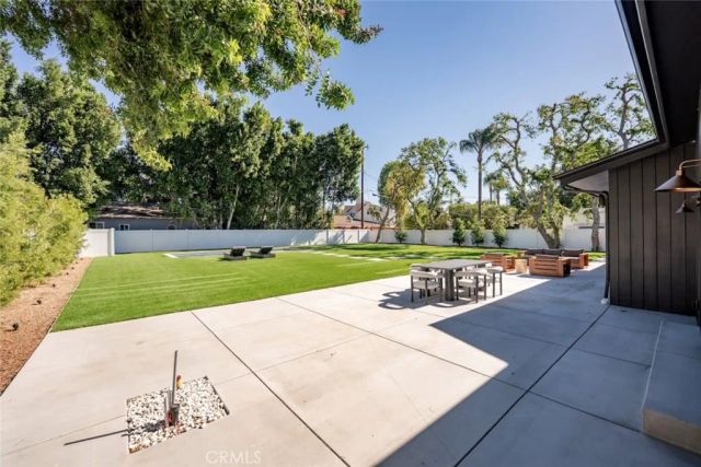 8960 Oak Park Avenue, Sherwood Forest, CA 91325