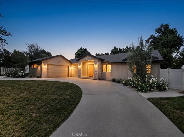 8960 Oak Park Avenue, Sherwood Forest, CA 91325