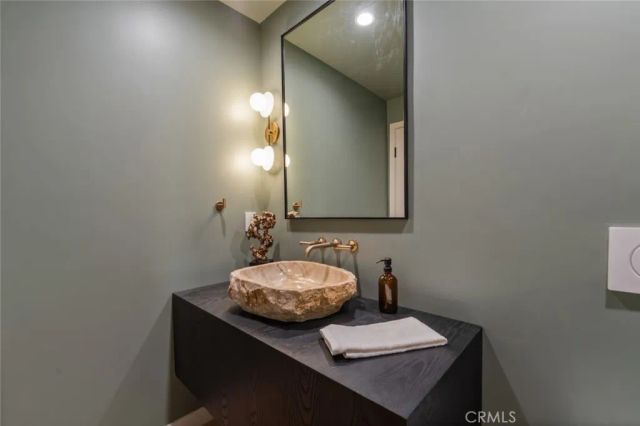 8960 Oak Park Avenue, Sherwood Forest, CA 91325