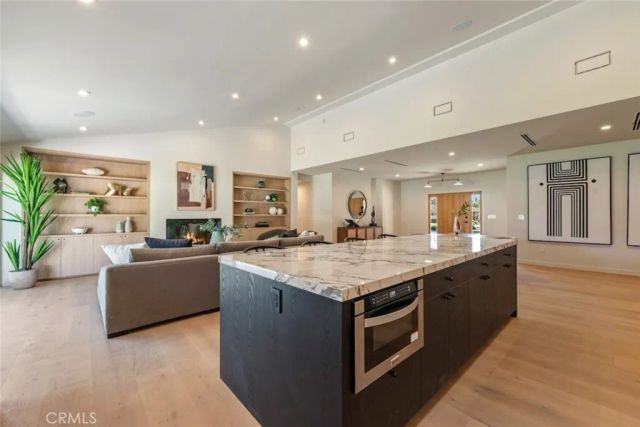 8960 Oak Park Avenue, Sherwood Forest, CA 91325