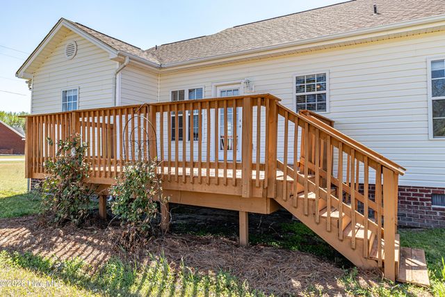 100 Autumn Ridge Drive, Pikeville, NC 27863