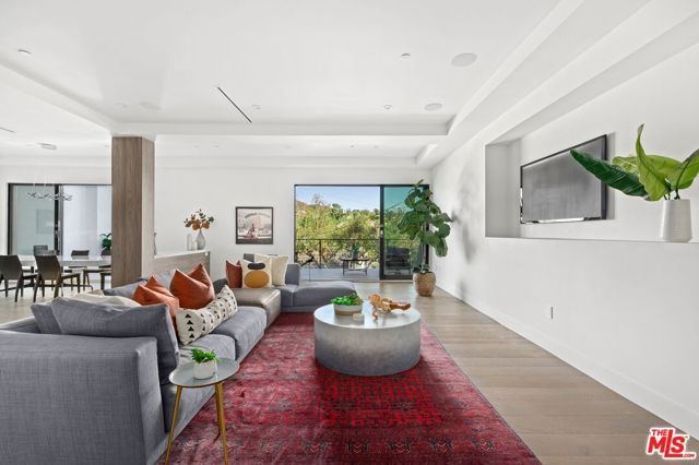 2311 Vasanta Way, Los Angeles, CA 90068