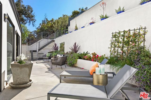 2311 Vasanta Way, Los Angeles, CA 90068