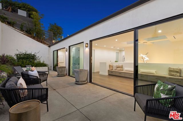 2311 Vasanta Way, Los Angeles, CA 90068