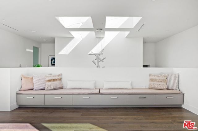 2311 Vasanta Way, Los Angeles, CA 90068