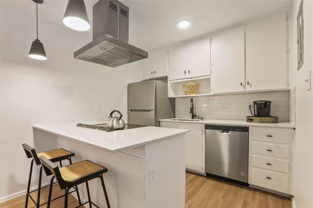 2000 Glen Allen ST 6, Austin, TX 78704