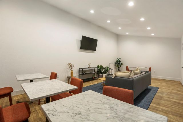 2000 Glen Allen ST 6, Austin, TX 78704