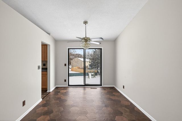 7062 Sherwood Road, Woodbury, MN 55125