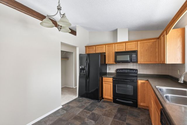 7062 Sherwood Road, Woodbury, MN 55125