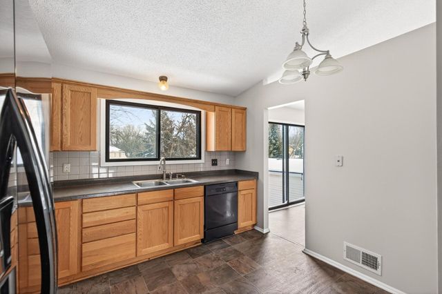 7062 Sherwood Road, Woodbury, MN 55125