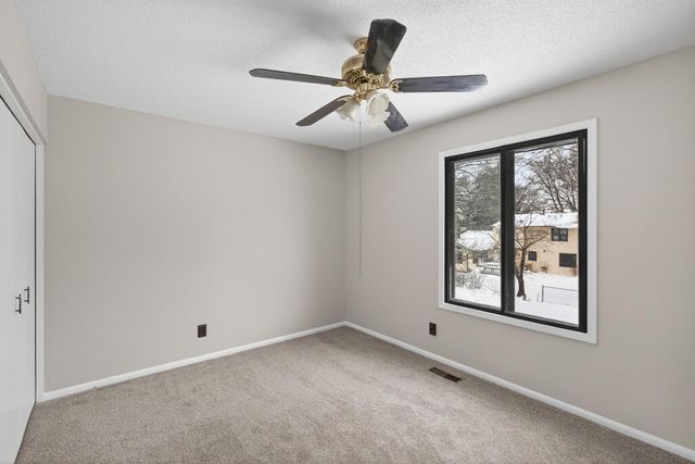 7062 Sherwood Road, Woodbury, MN 55125