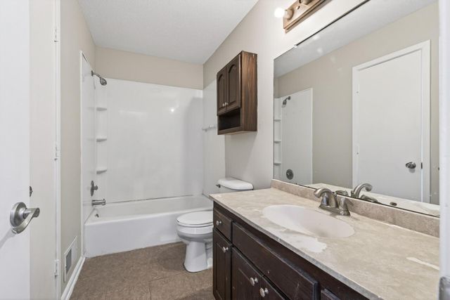 7062 Sherwood Road, Woodbury, MN 55125