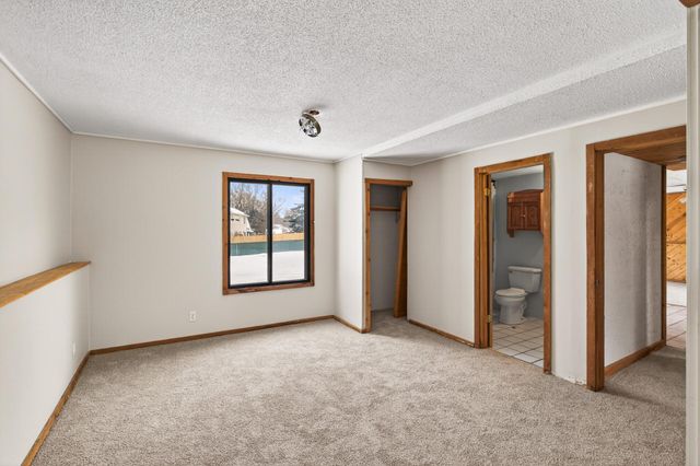 7062 Sherwood Road, Woodbury, MN 55125