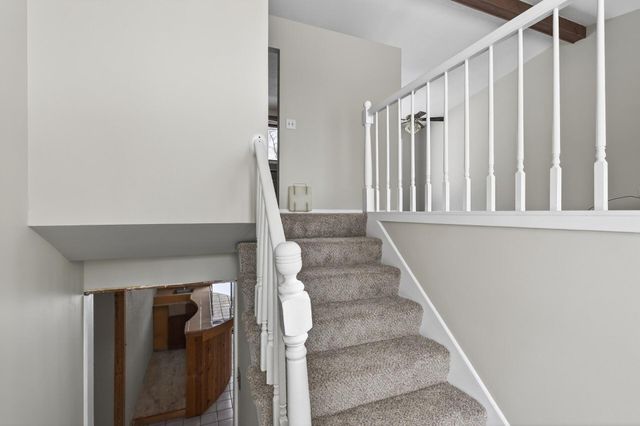 7062 Sherwood Road, Woodbury, MN 55125