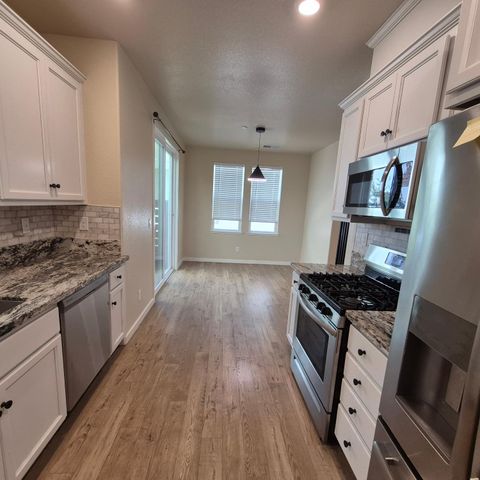 9902 Del Surf Ln, Elk Grove, CA 95757