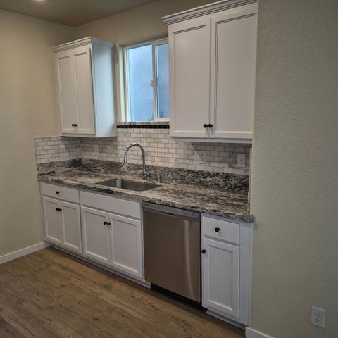 9902 Del Surf Ln, Elk Grove, CA 95757