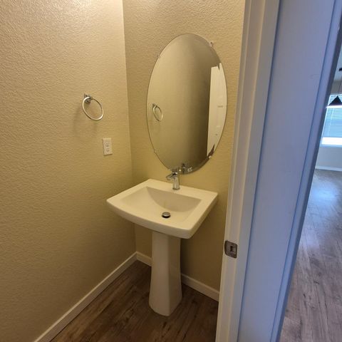 9902 Del Surf Ln, Elk Grove, CA 95757
