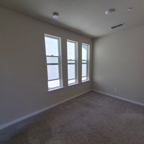 9902 Del Surf Ln, Elk Grove, CA 95757