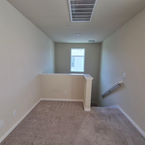 9902 Del Surf Ln, Elk Grove, CA 95757