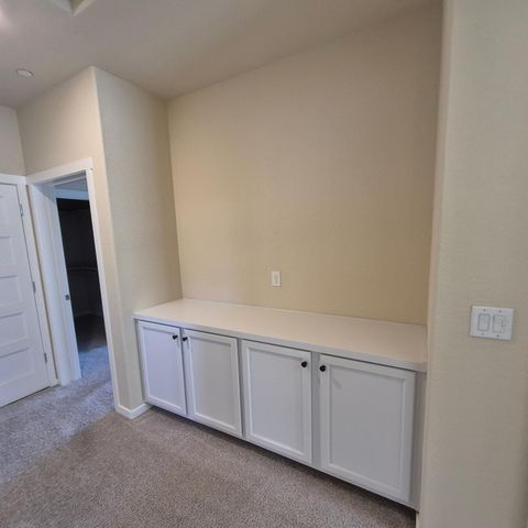 9902 Del Surf Ln, Elk Grove, CA 95757