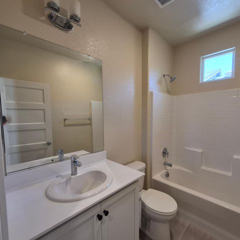 9902 Del Surf Ln, Elk Grove, CA 95757