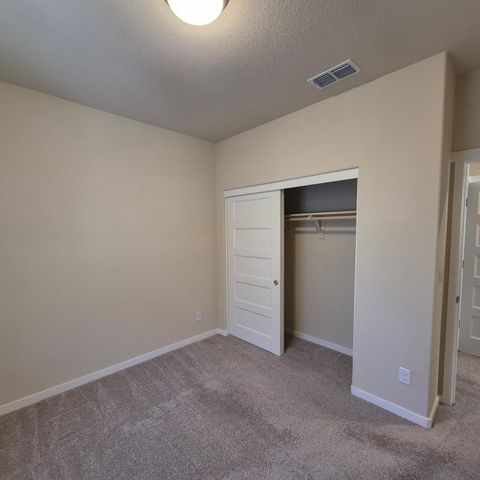 9902 Del Surf Ln, Elk Grove, CA 95757