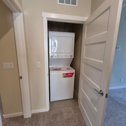 9902 Del Surf Ln, Elk Grove, CA 95757