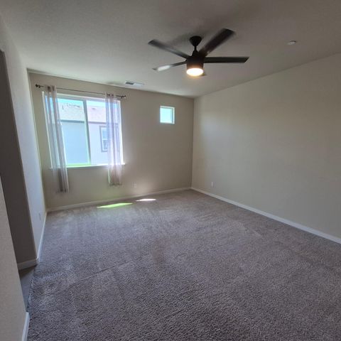 9902 Del Surf Ln, Elk Grove, CA 95757