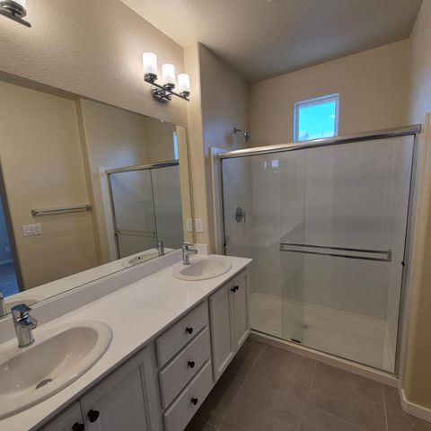 9902 Del Surf Ln, Elk Grove, CA 95757