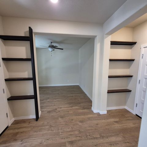 9902 Del Surf Ln, Elk Grove, CA 95757