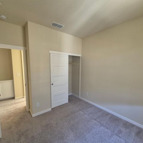 9902 Del Surf Ln, Elk Grove, CA 95757