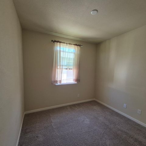 9902 Del Surf Ln, Elk Grove, CA 95757