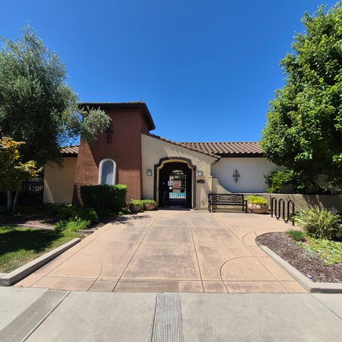 9902 Del Surf Ln, Elk Grove, CA 95757