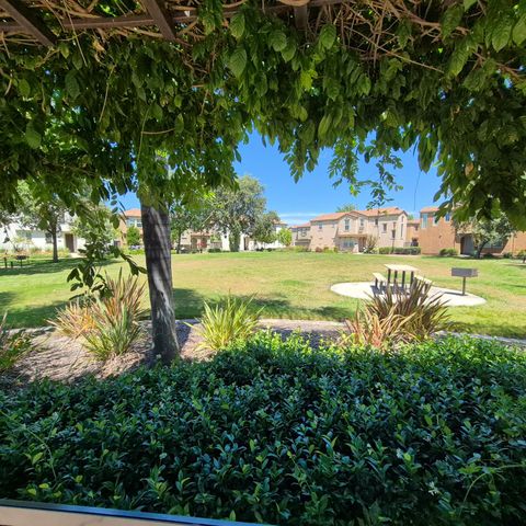 9902 Del Surf Ln, Elk Grove, CA 95757