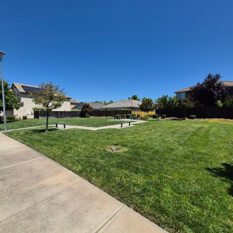 9902 Del Surf Ln, Elk Grove, CA 95757