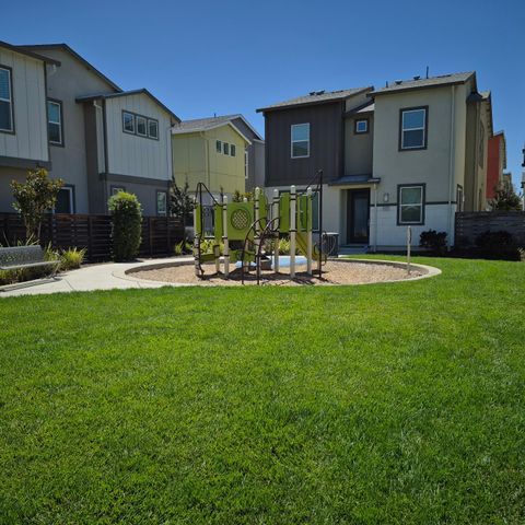 9902 Del Surf Ln, Elk Grove, CA 95757