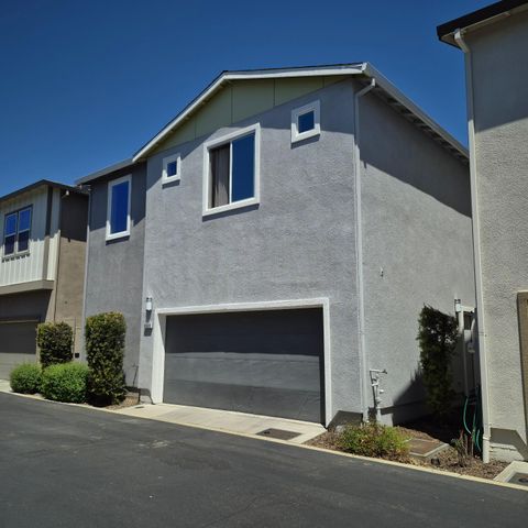 9902 Del Surf Ln, Elk Grove, CA 95757