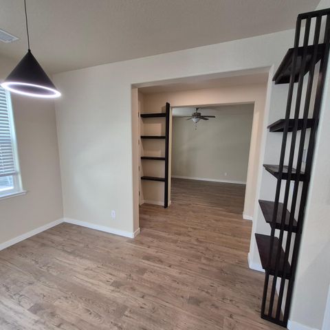 9902 Del Surf Ln, Elk Grove, CA 95757