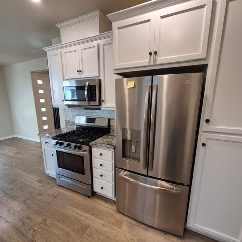 9902 Del Surf Ln, Elk Grove, CA 95757