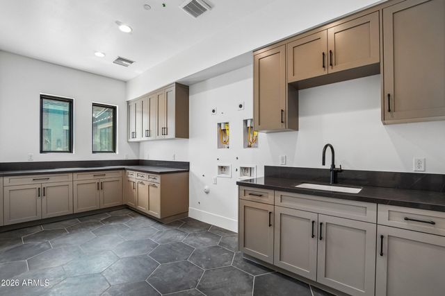 6128 E SWEETWATER Avenue, Scottsdale, AZ 85254