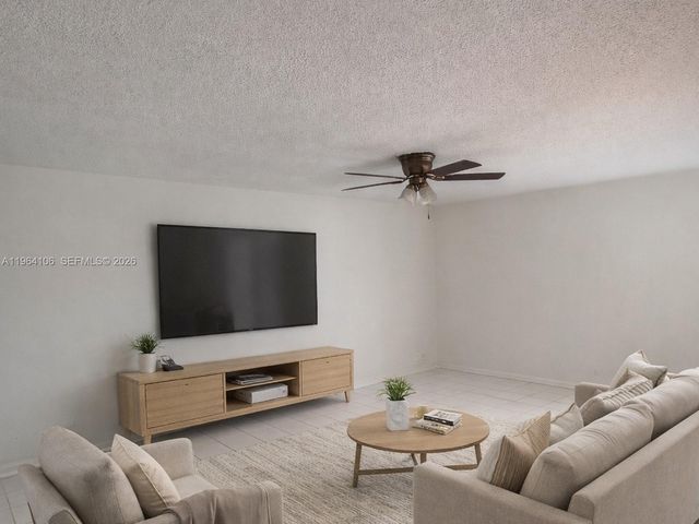 4731 NW 10th Ct 210, Plantation, FL 33313